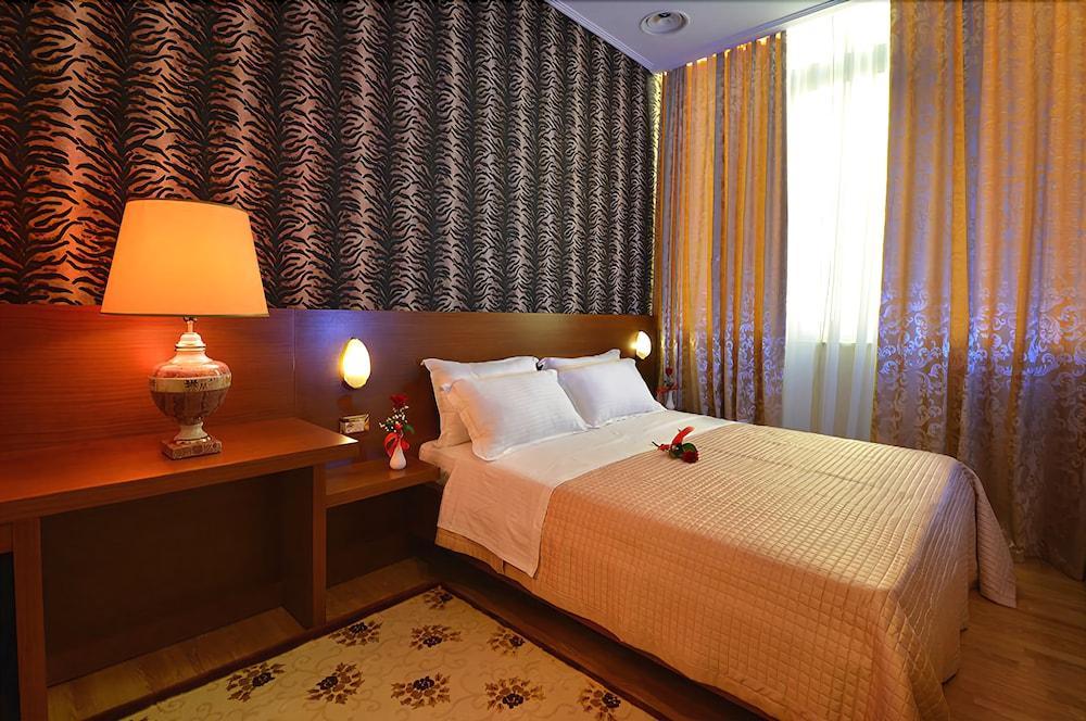 Hotel Austria Тирана Екстер'єр фото