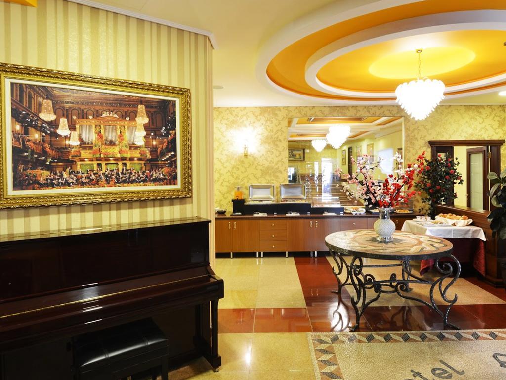Hotel Austria Тирана Екстер'єр фото