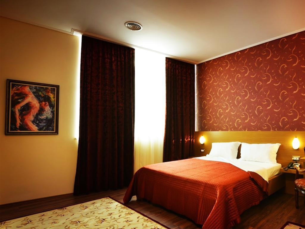 Hotel Austria Тирана Екстер'єр фото