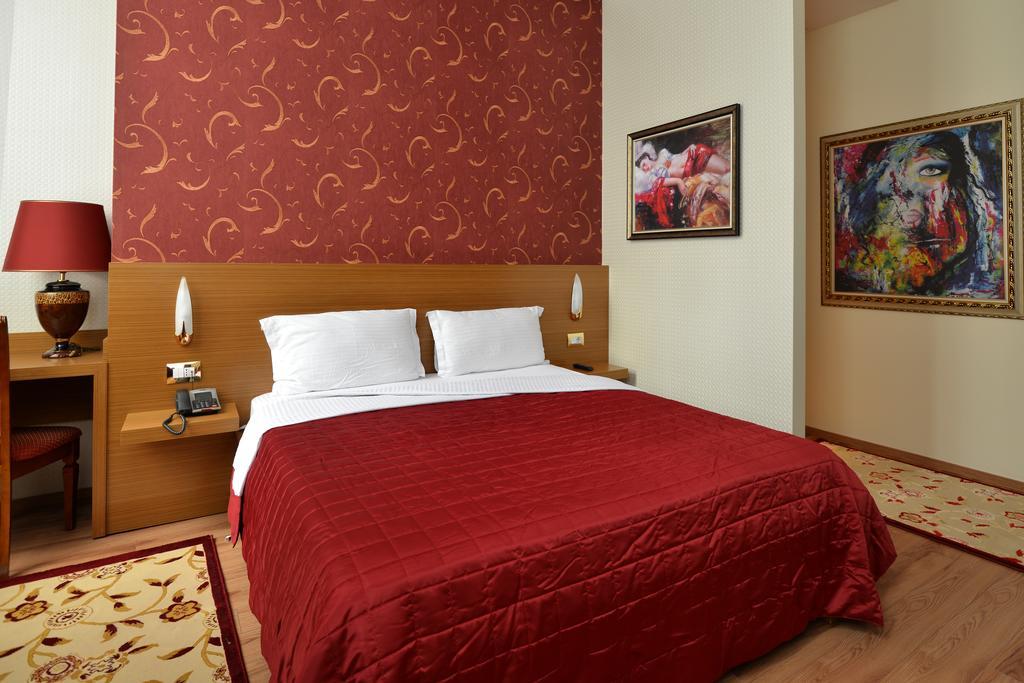 Hotel Austria Тирана Екстер'єр фото
