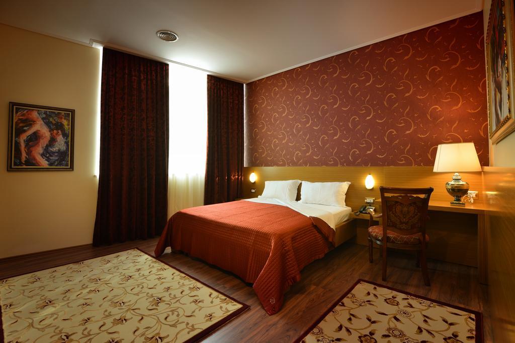 Hotel Austria Тирана Екстер'єр фото