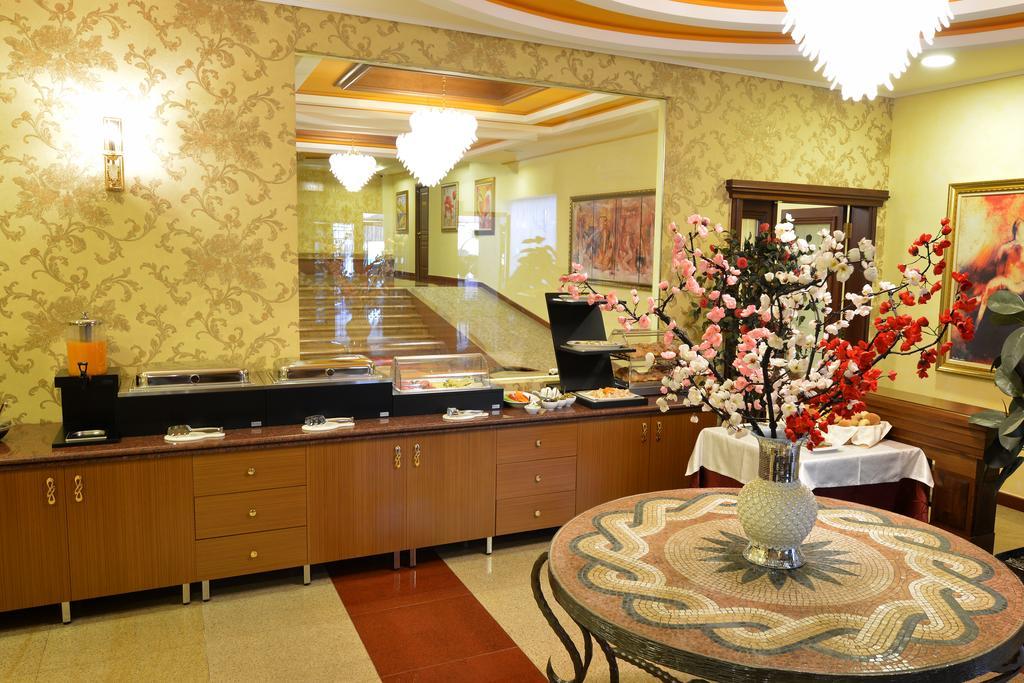 Hotel Austria Тирана Екстер'єр фото