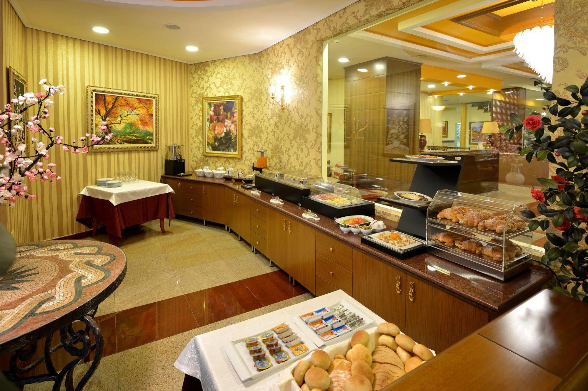 Hotel Austria Тирана Екстер'єр фото