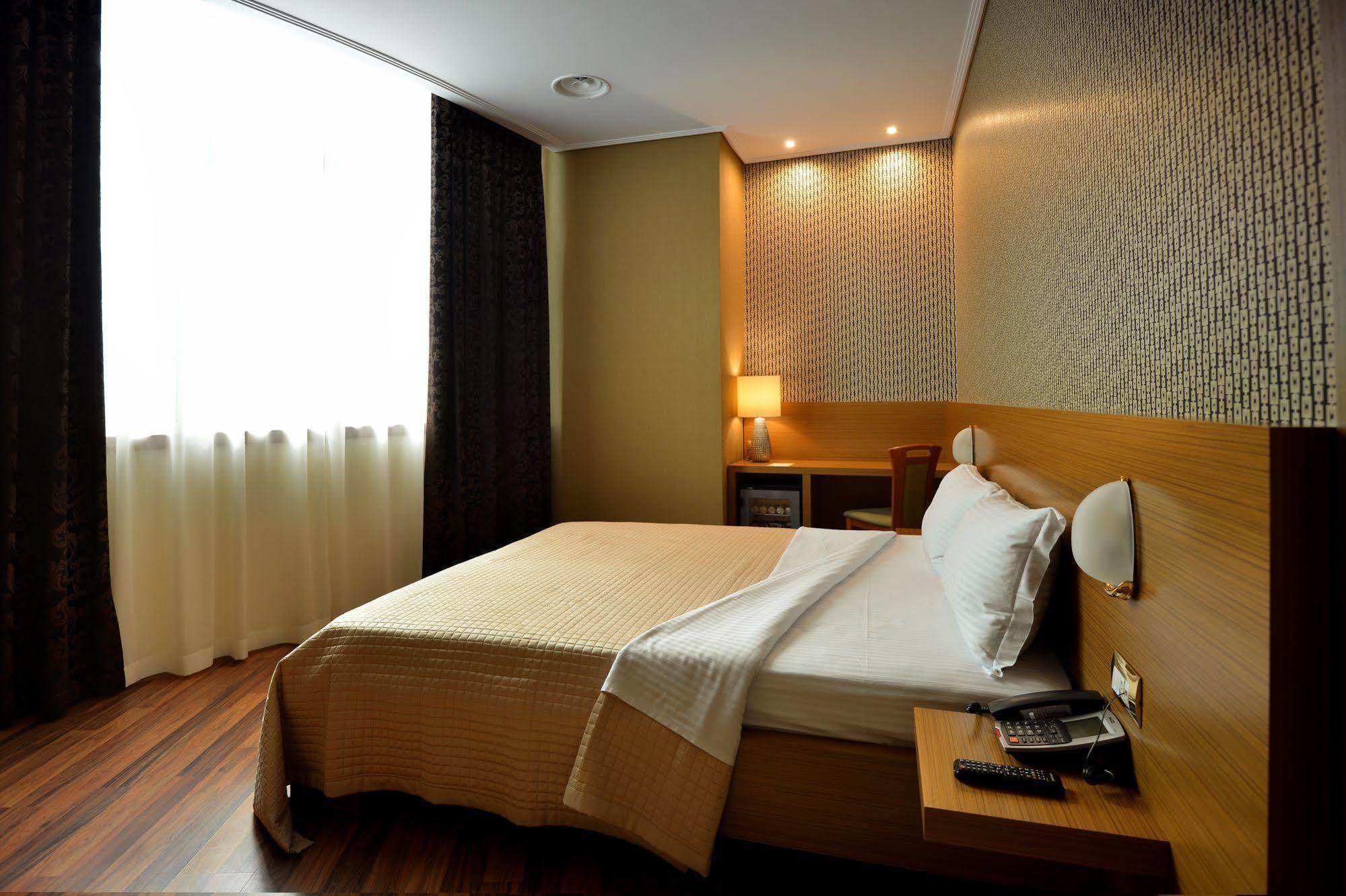 Hotel Austria Тирана Екстер'єр фото