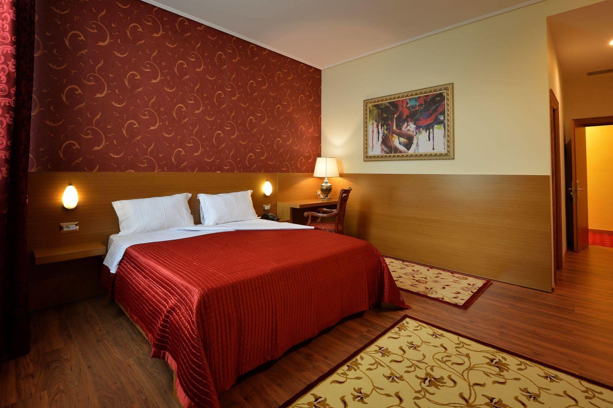 Hotel Austria Тирана Екстер'єр фото
