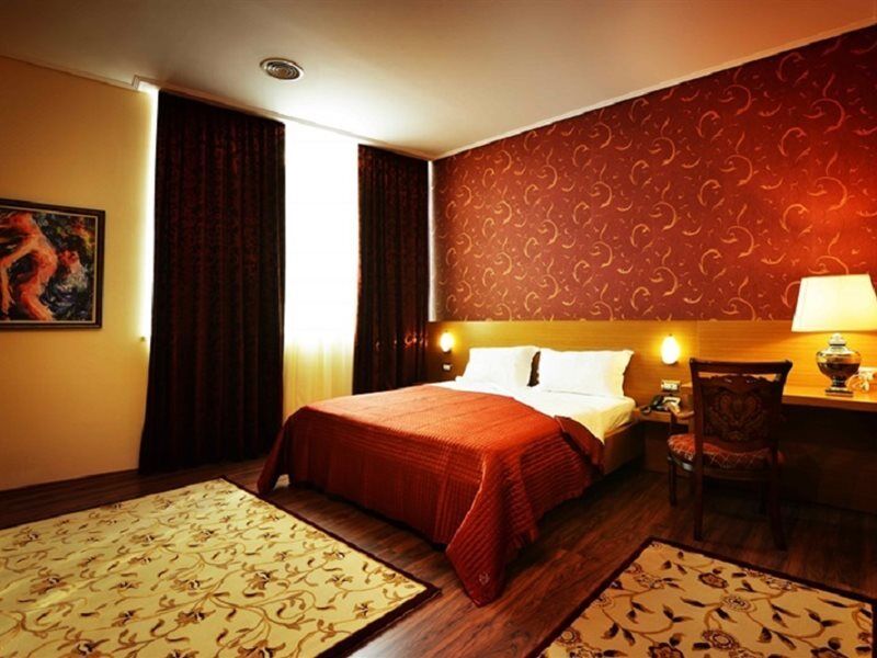 Hotel Austria Тирана Екстер'єр фото